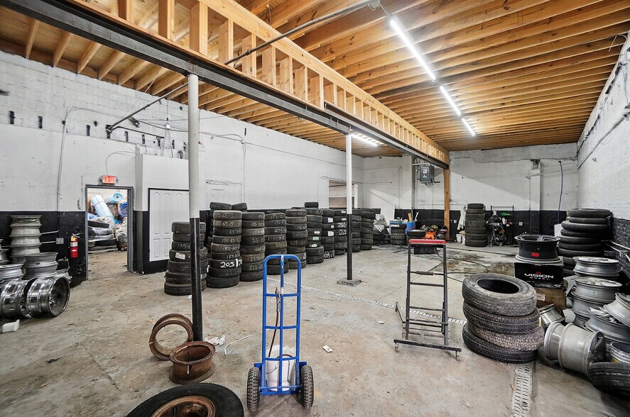 More Photos Of 603 S Broadway St, Dayton Warehouse For Sale