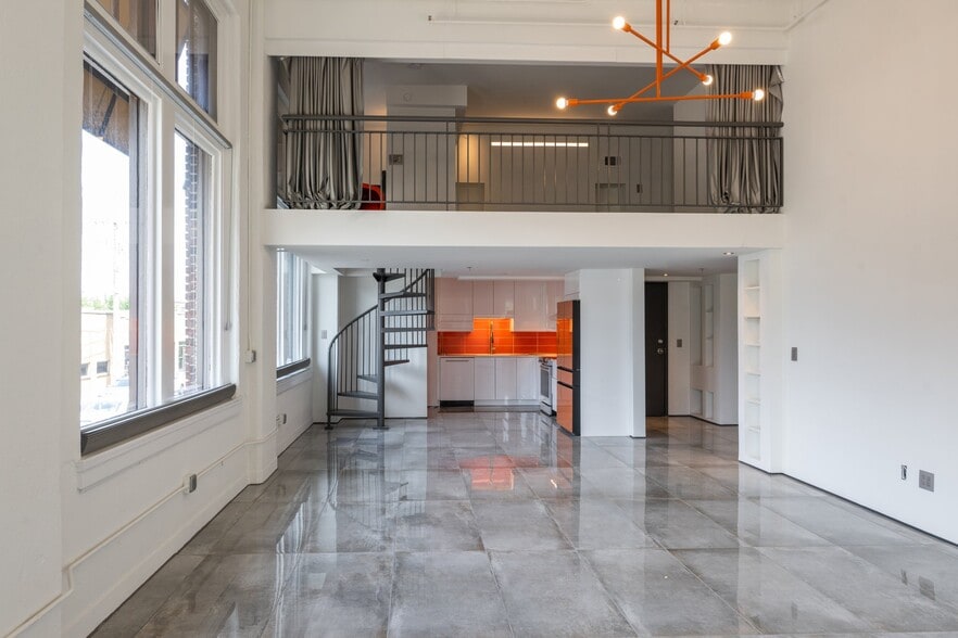 More Photos Of 523 Grand Blvd, Kansas City Apartments For Lease