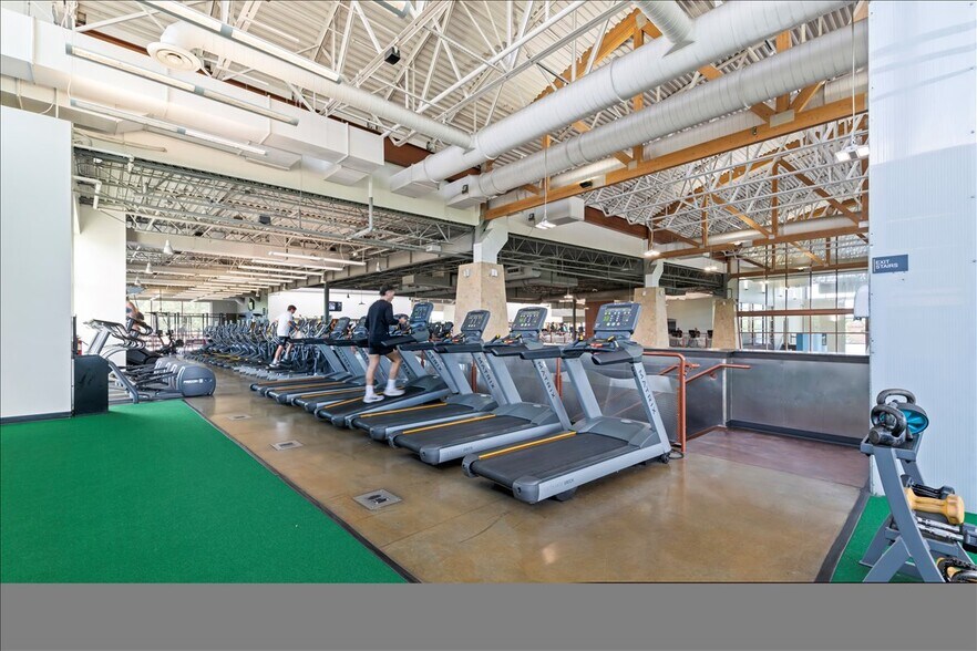 More Photos Of 801 E Parkcenter Blvd, Boise Health Club For Sale