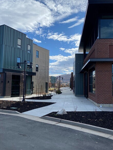 More Photos Of Kearns Blvd, Park City Storefront Retail Office For Lease