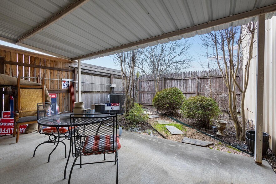 More Photos Of 211 N Main St, Bonham Office Residential For Sale