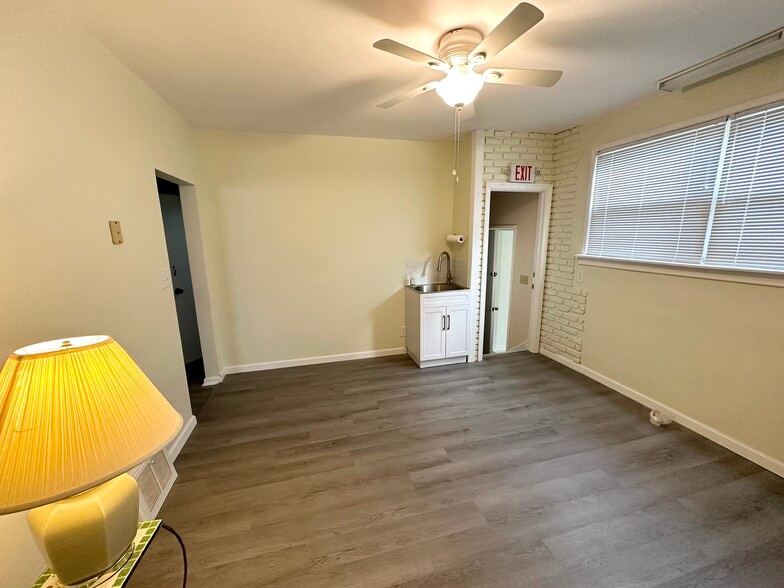 More Photos Of 5454 N Hamilton Rd, Gahanna Storefront Retail Office For Lease