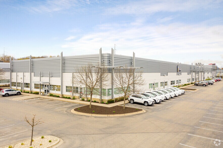 More Photos Of 151-199 E Badger Rd, Madison Light Manufacturing For Lease