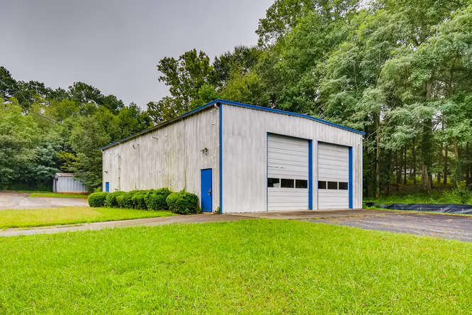 More Photos Of 973-979 Sheppard Rd, Stone Mountain Showroom For Sale