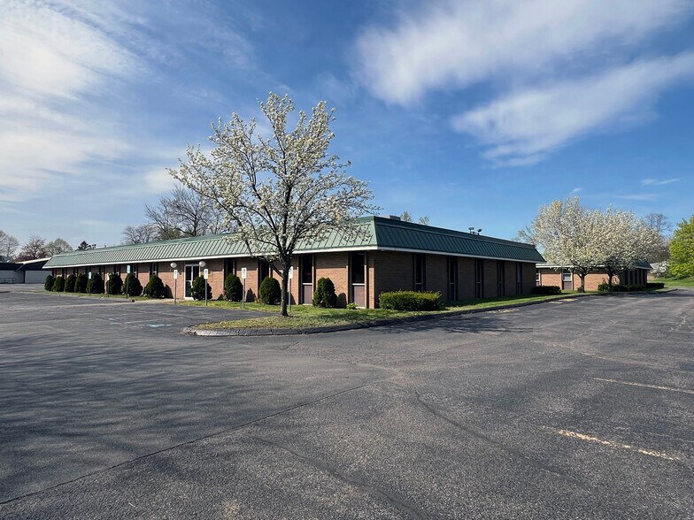 More Photos Of 4 Avis Dr, Latham Medical For Sale