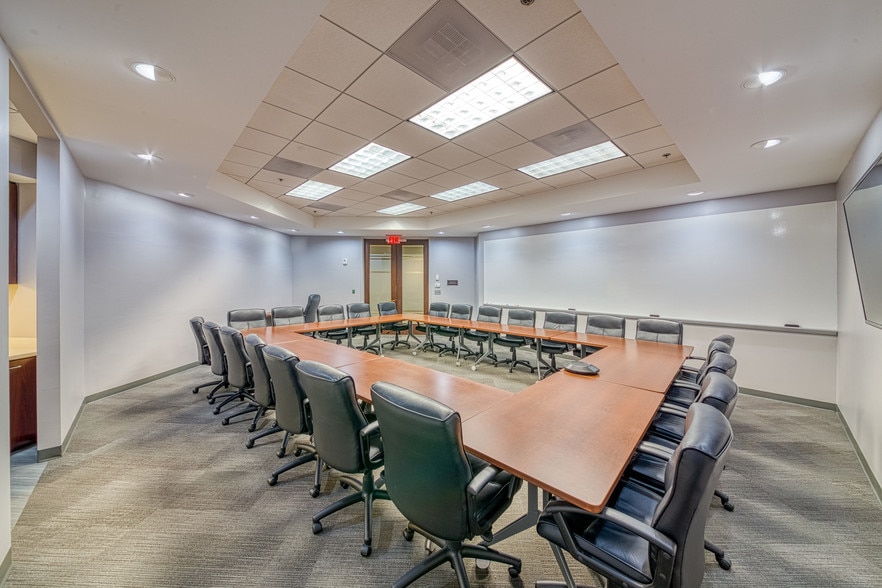 More Photos Of 200 Ashford Ctr N, Atlanta Office For Lease