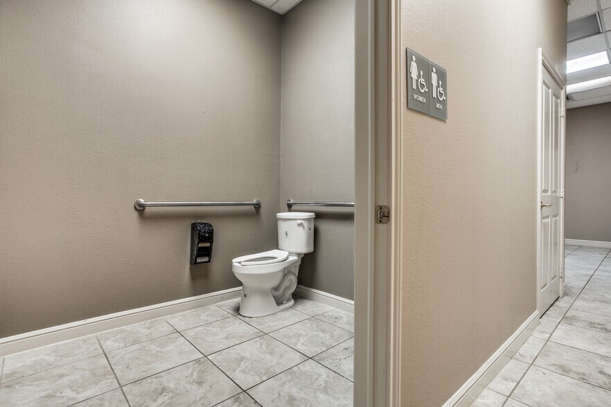 More Photos Of 605-607 6th St N, Texas City Restaurant For Sale