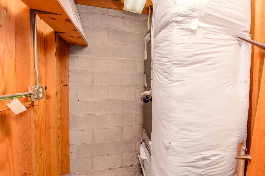 More Photos Of 445 W Washington St, Sequim General Retail For Lease