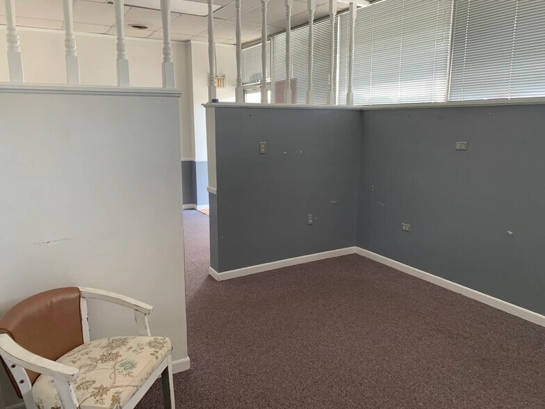 More Photos Of 727–729 Anderson St., Belton General Retail For Lease
