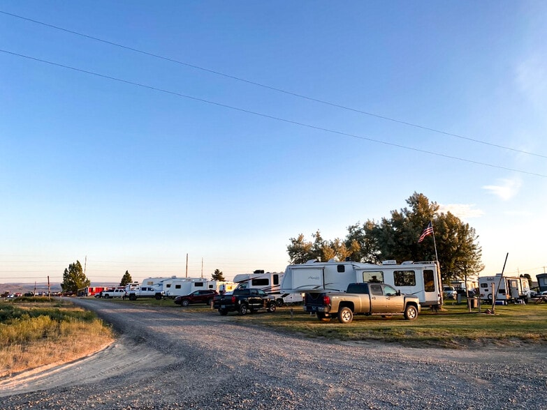 More Photos Of 87275 County Hwy 9-28, Christmas Valley Hotel For Sale