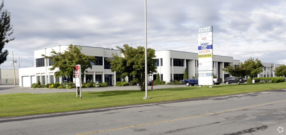 More Photos Of 9800-9892 Boul du Golf, Montréal Flex For Lease