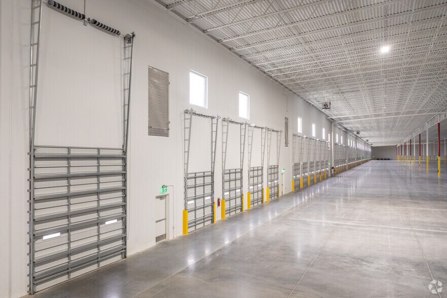 More Photos Of 9100 FM 1405, Baytown Distribution For Sale