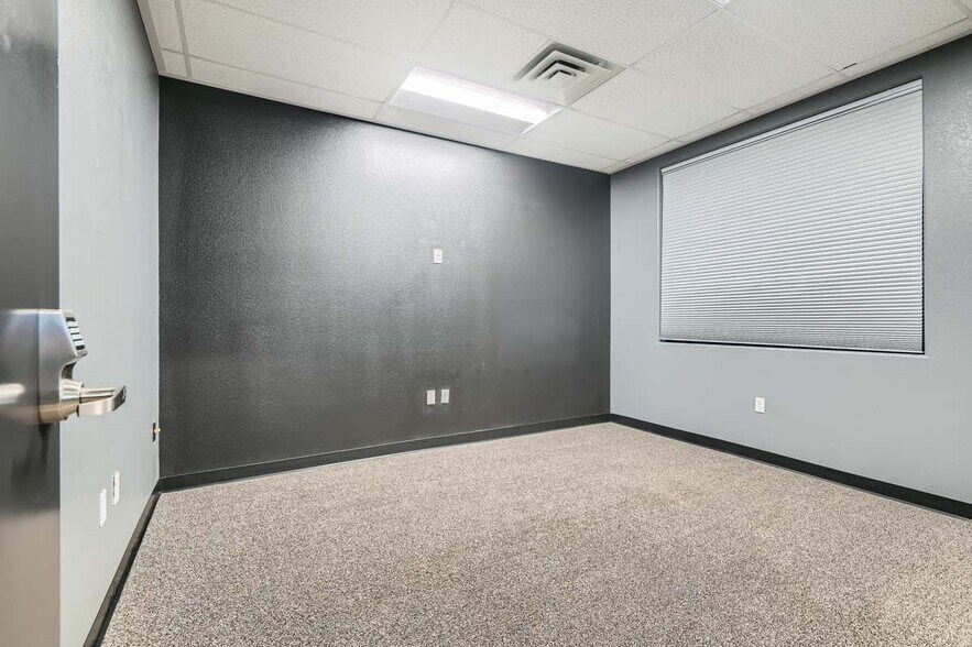 More Photos Of 5165 Rousso Rd, Las Vegas Distribution For Lease