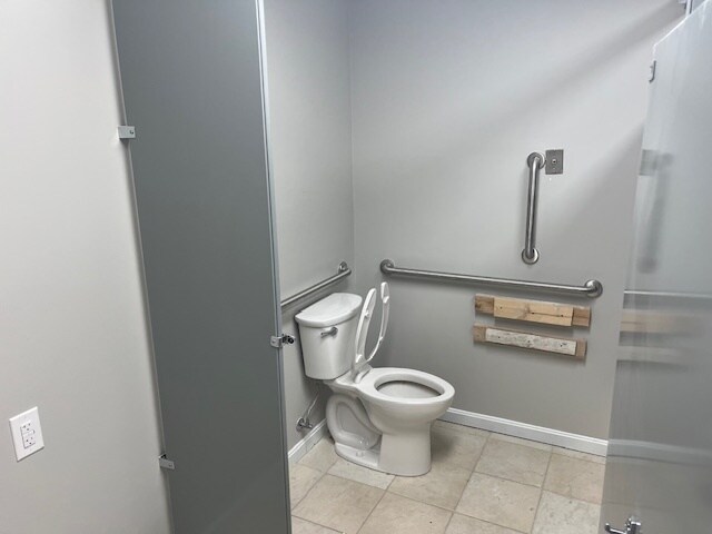 More Photos Of 1313 Newton Ave, Evansville Showroom For Lease