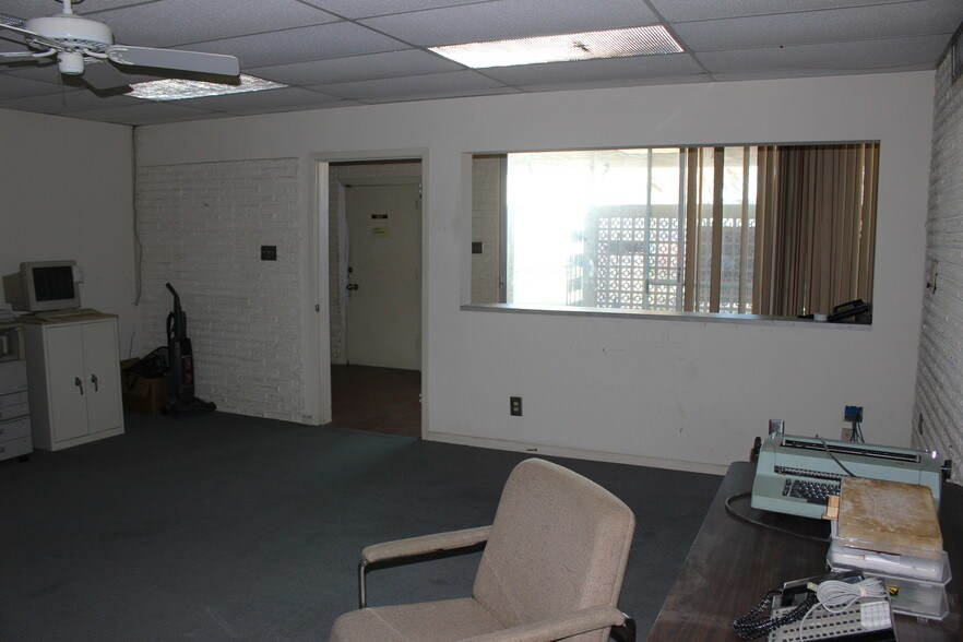 More Photos Of 301 W 44th St, Corpus Christi Manufacturing For Sale