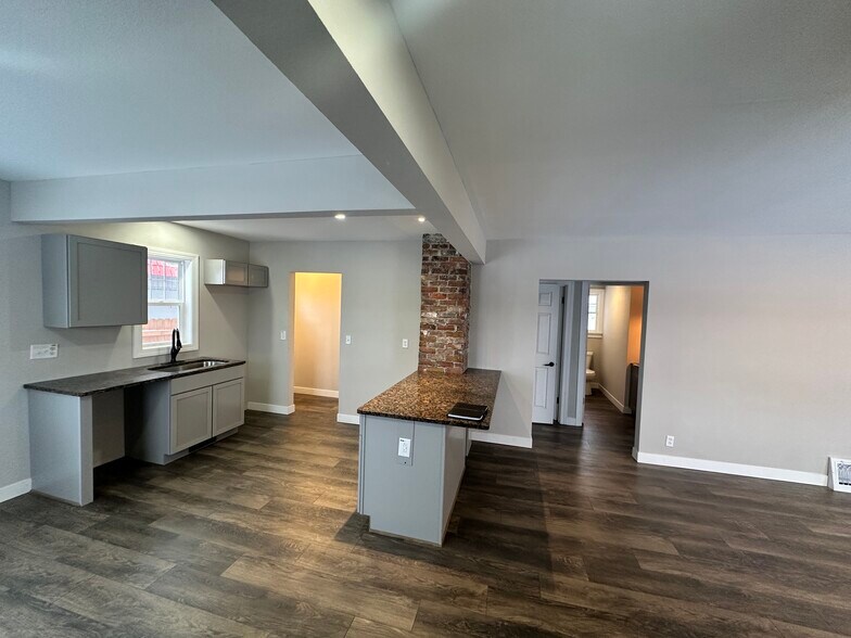 More Photos Of 336 Lincoln Hwy, New Haven Office For Lease