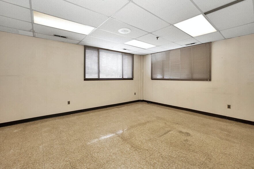 More Photos Of 50 Snake Hill Rd, West Nyack Warehouse For Lease