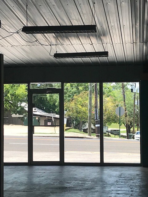 More Photos Of 1501 Sam Houston Ave, Huntsville Storefront Retail Office For Lease