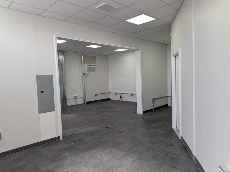 More Photos Of 3 Cedar St, Kingston Storefront Retail Office For Lease