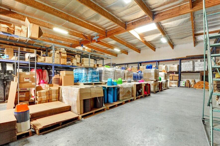 More Photos Of 920 W 10th St, Azusa Warehouse For Sale
