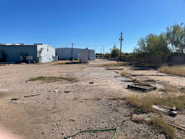 More Photos Of 109 N Richey St, Pasadena Warehouse For Lease