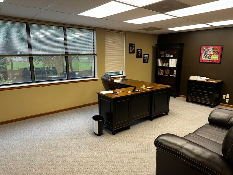 More Photos Of 4228 S Hocker Dr, Independence Office For Sale