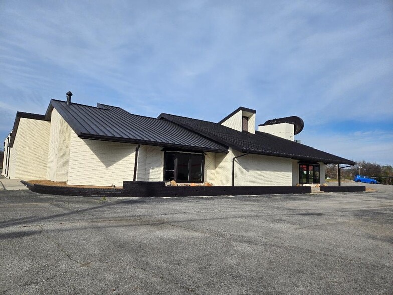 More Photos Of 2020 Country Club Ave NW, Huntsville Restaurant For Sale