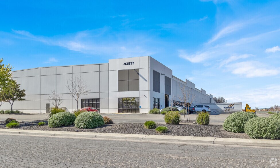 More Photos Of 3837 Producers Dr, Stockton Warehouse For Lease