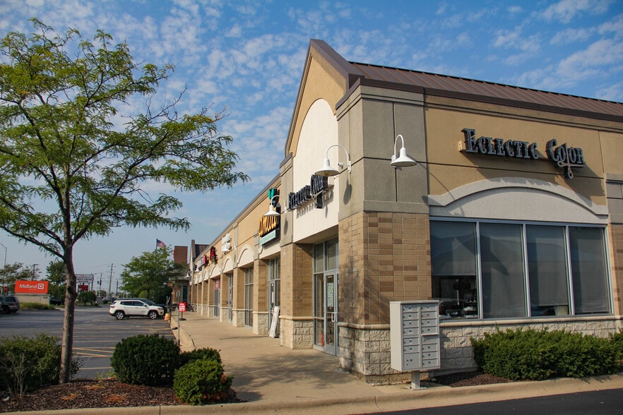 More Photos Of 1520-1538 Route 59, Joliet Unknown For Lease