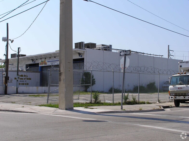 More Photos Of 1370-1380 NW 22nd St, Miami Warehouse For Lease