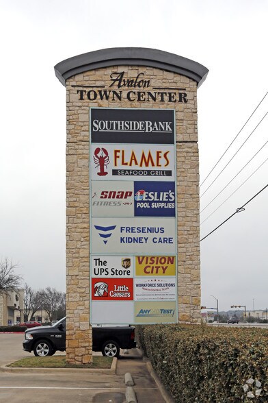 More Photos Of 1030 E Highway 377, Granbury Storefront For Lease