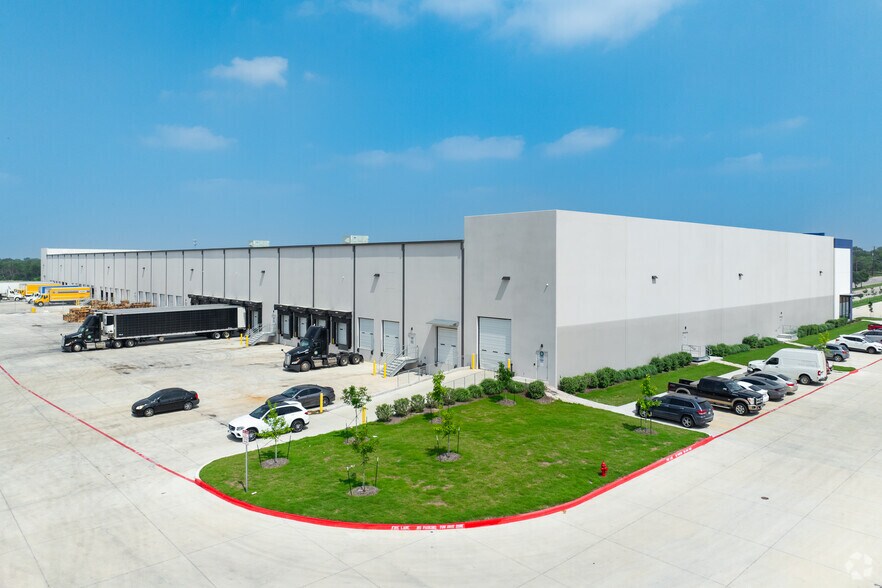 More Photos Of 5935 Eisenhauer Rd, San Antonio Warehouse For Lease