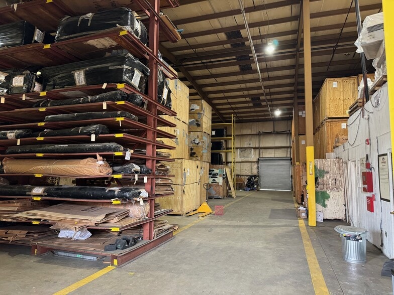 More Photos Of 126 Booker St, Warner Robins Warehouse For Sale