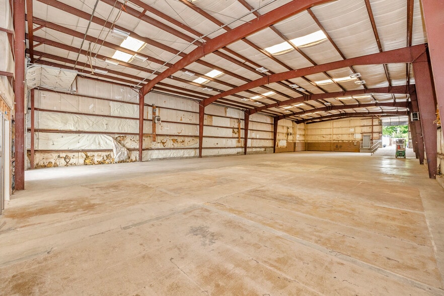 More Photos Of 329 E 2nd St, Frederick Warehouse For Lease