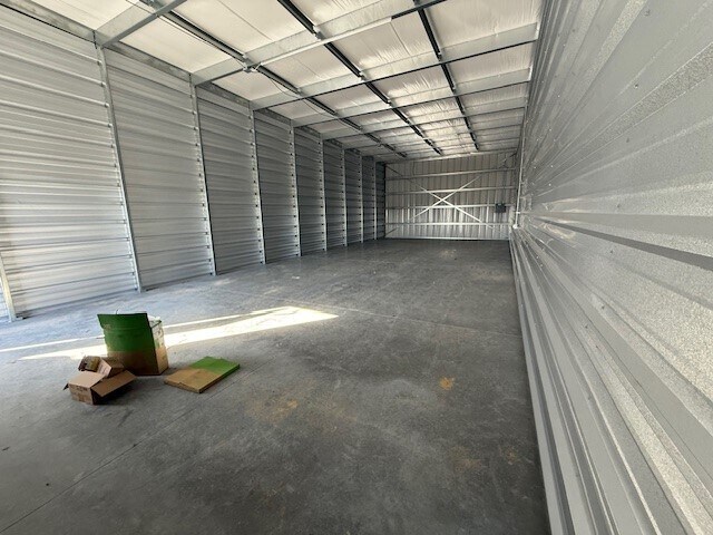 More Photos Of 747 Royal Ave, Evansville Self Storage For Lease