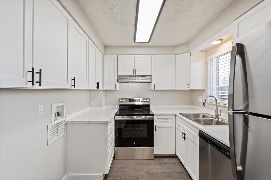 More Photos Of 3035 17th Ave, Longmont Apartments For Sale