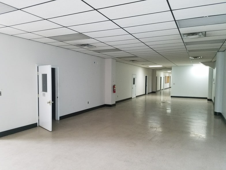 More Photos Of 1661 W Hill St, Louisville Manufacturing For Lease