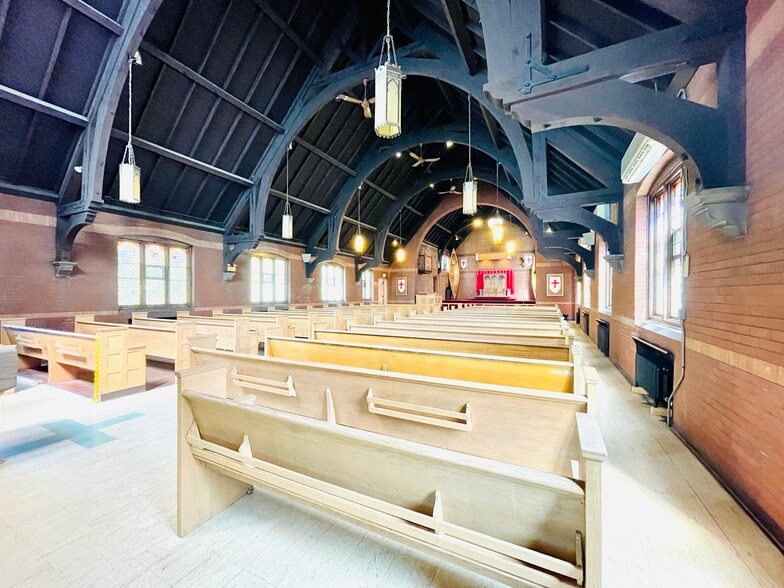 More Photos Of 1601 NE Madison Ave, Peoria Religious Facility For Sale