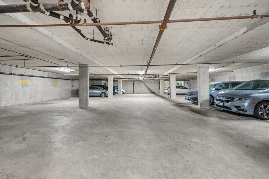 More Photos Of 93 Sixth St, New Westminster Office For Sale