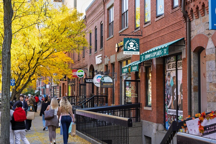 More Photos Of 332-336 Newbury St, Boston Storefront For Lease