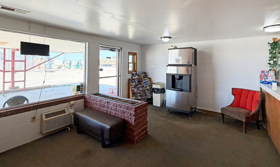 More Photos Of 1202 Castle Rock St, Quinter Hotel For Sale