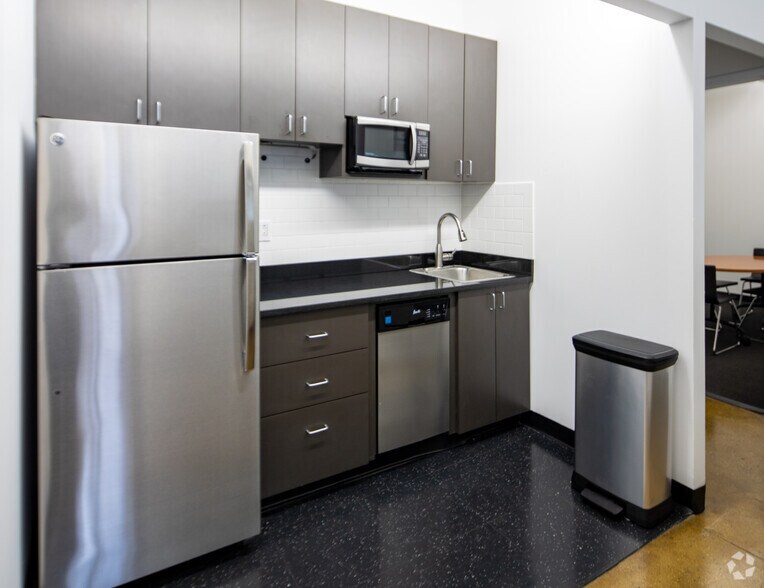 More Photos Of 589 Eighth Ave, New York Loft Creative Space For Lease