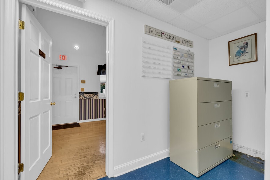 More Photos Of 613 Warren Ave, Spring Lake Office For Sale