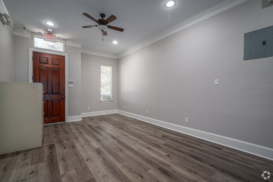 More Photos Of 11601 Spring Cypress Rd, Tomball Office For Sale