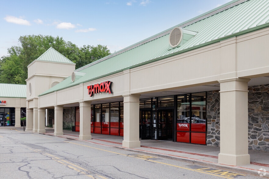 More Photos Of 790 Bloomfield Ave, West Caldwell Unknown For Lease