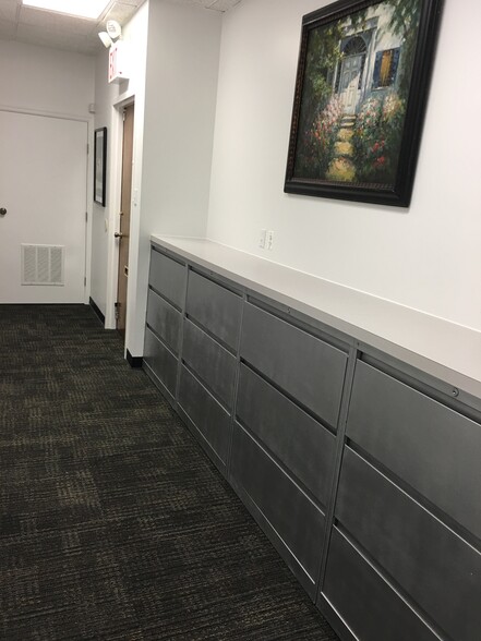 More Photos Of 240 Plandome Rd, Manhasset Office For Lease
