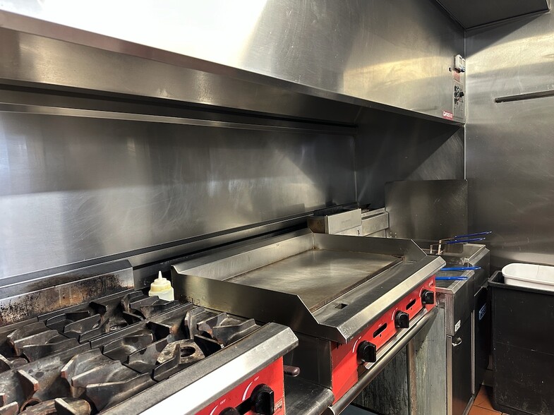 More Photos Of 7613 Howe Rd, Wonder Lake Restaurant For Sale