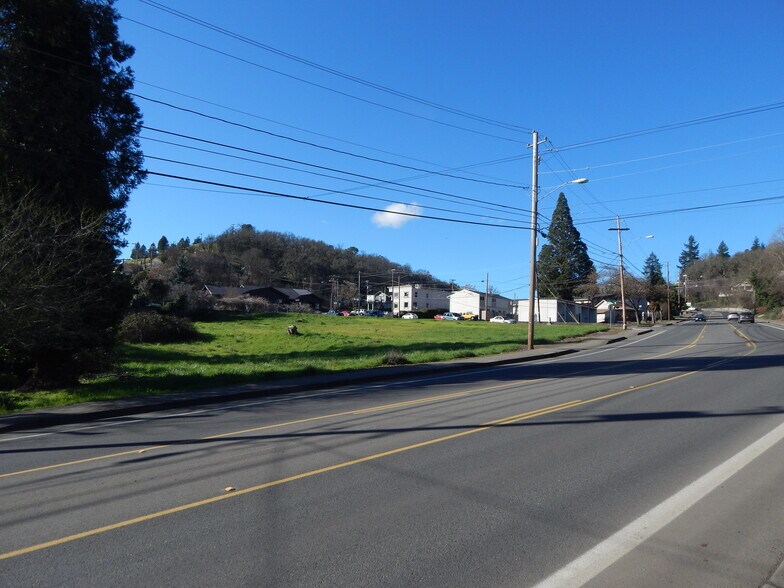 More Photos Of 598 NE Winchester St, Roseburg Land For Sale