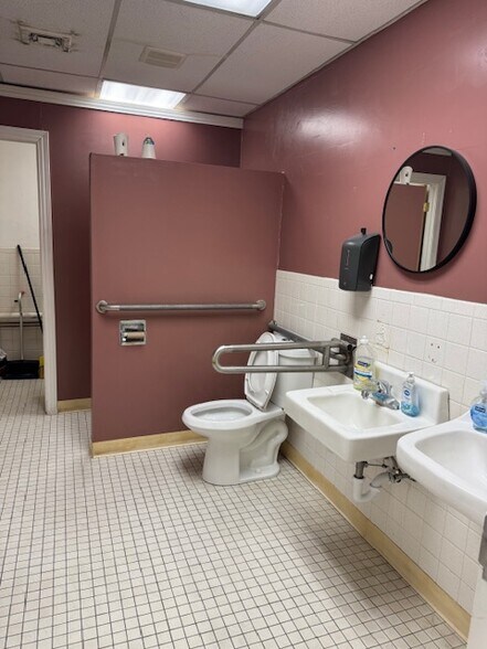 More Photos Of 164 State St, Meriden Medical For Lease