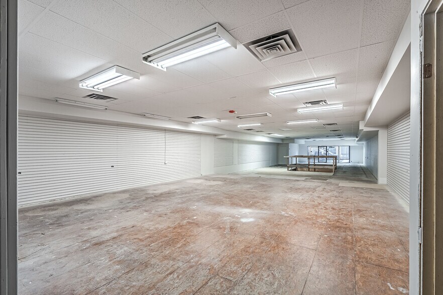 More Photos Of 5012 50 Av, Lloydminster General Retail For Sale